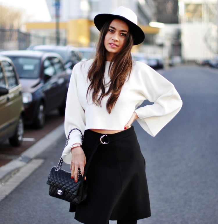 fedora-hat-hvid-sort-streetstyle-chanel-taske-rock-alinie-bluse-hvid